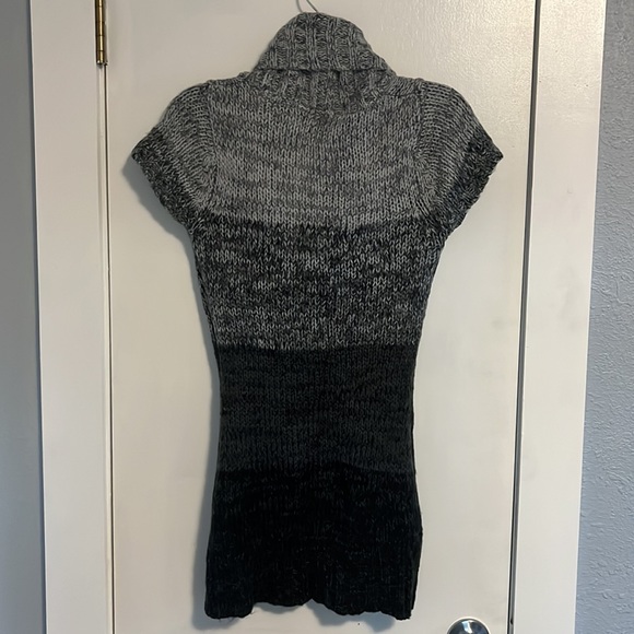 Rue21 Long Tunic Short Sleeve V Neck Sweater - Picture 5 of 5